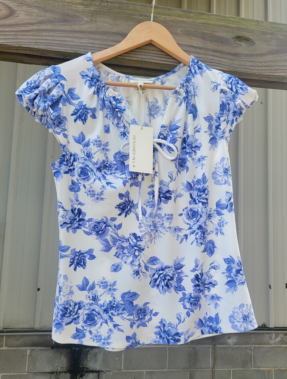 NWT Floral Scalloped V Neck Blouse